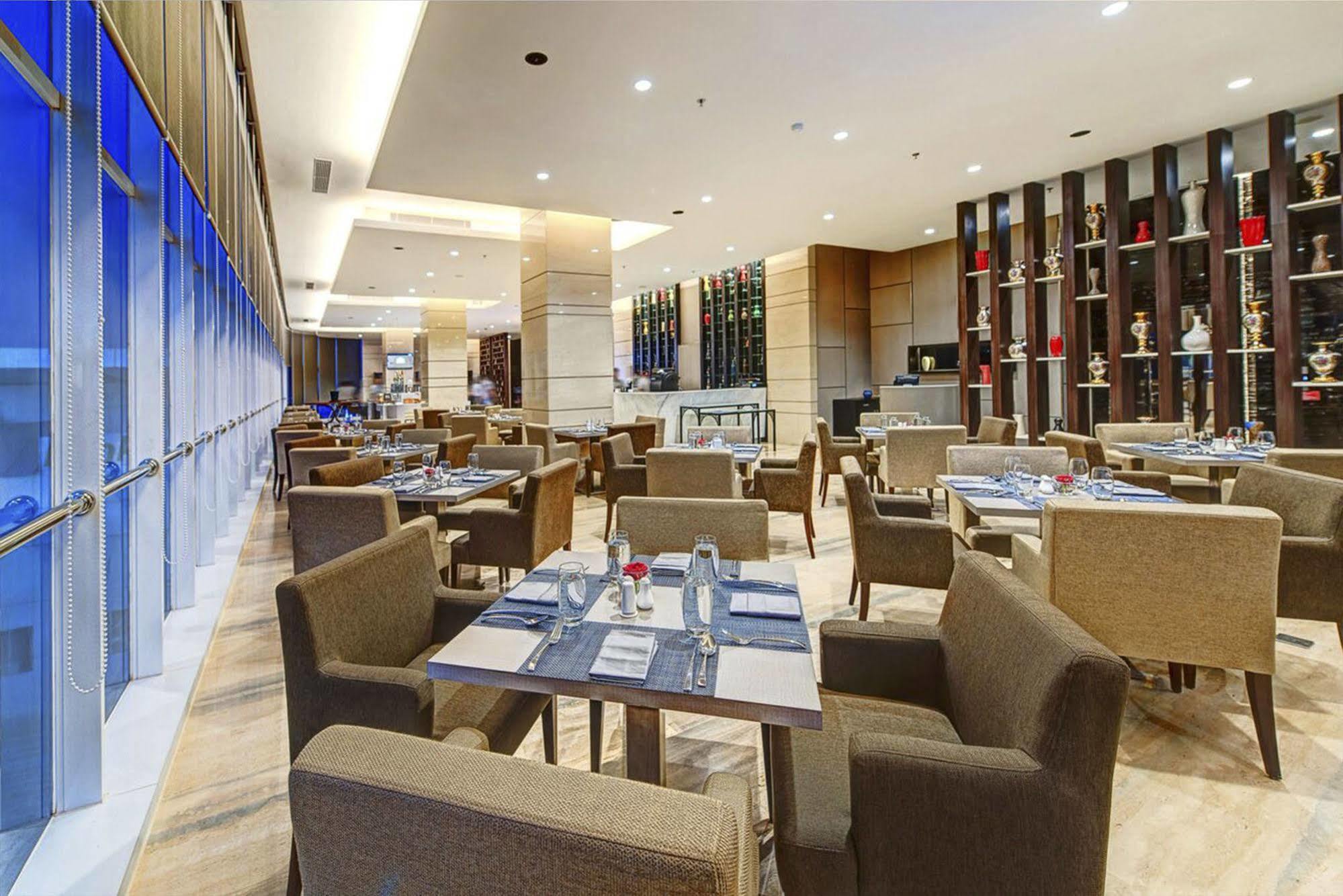 Hotel Melia Makassar Exterior foto